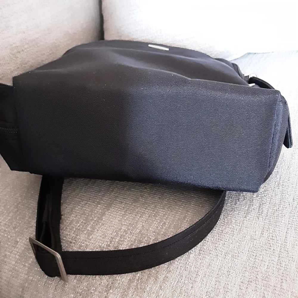 Travelon Black Anti-Theft Classic Crossbody Bag - Picture 13 of 13